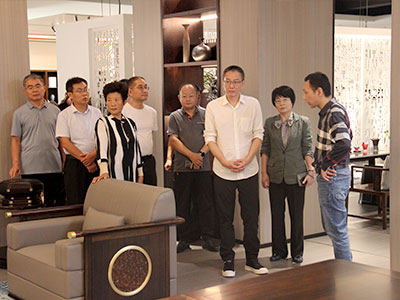 施振宇院长莅临木立信家具公司生产基地参观工厂指导工作